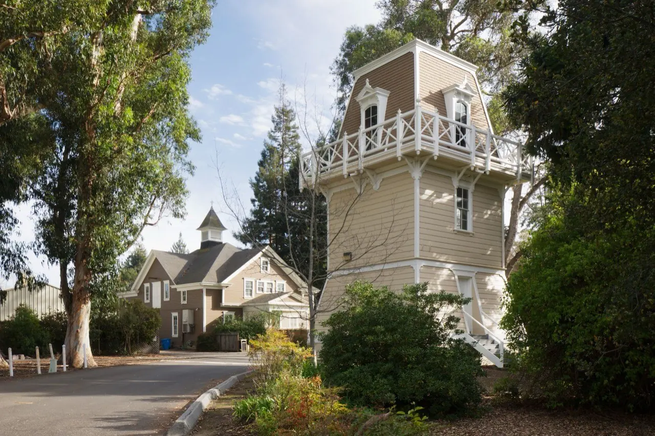 Residential exterior for neighborhood comparison